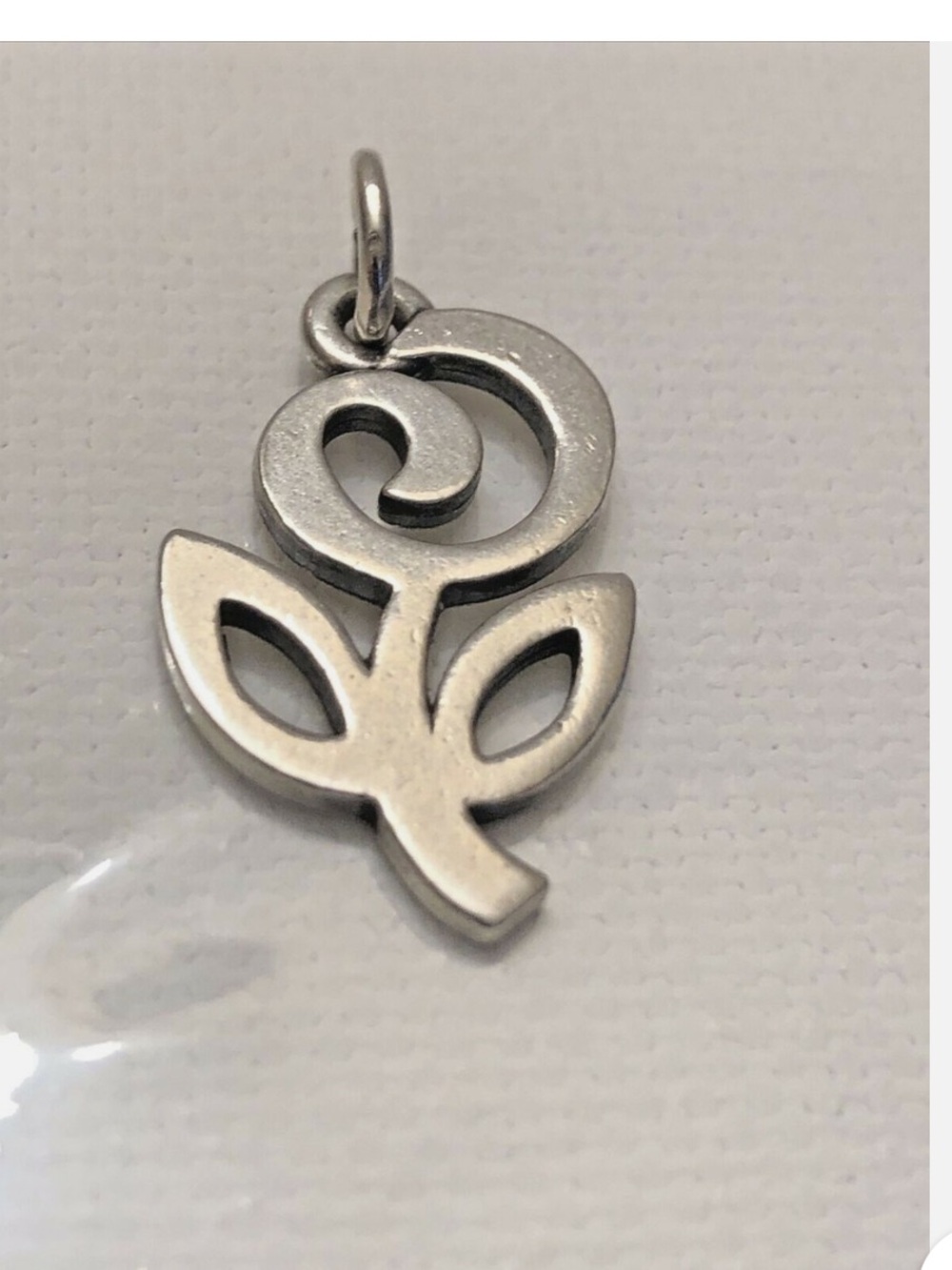 Retired James Avery Sterling Silver 925
Flower of Hope Charm
